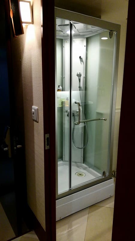 海外製シャワーユニットの水漏れ　ホテルでのシャワーユニット施工例　ＭＫクリエーション