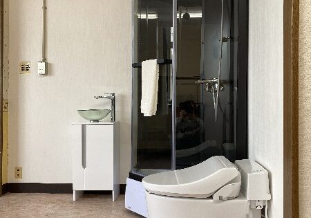 シャワーユニット　コンパクト洗面台　タンクレストイレ　MKクリエーション